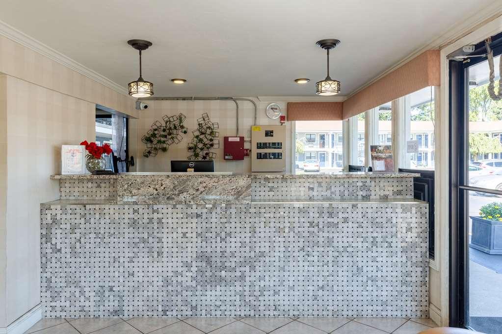 Knights Inn North Attleboro Интерьер фото